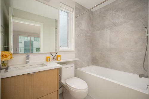 7661 Granville Street, Vancouver, BC 