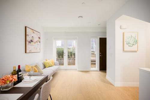 7661 Granville Street, Vancouver, BC 