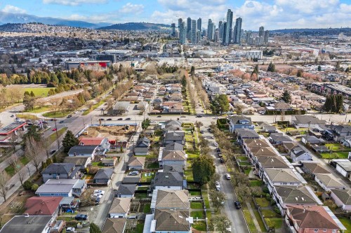 3281 2Nd Avenue E, Vancouver, BC 