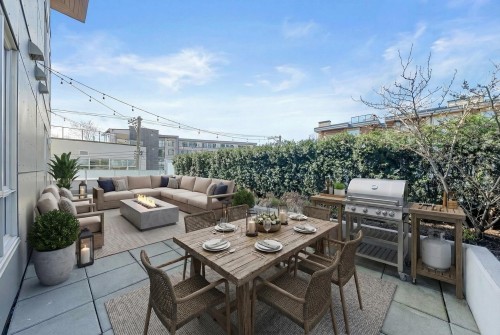 208-711 14th Street W North Vancouver, BC V7M 3E8