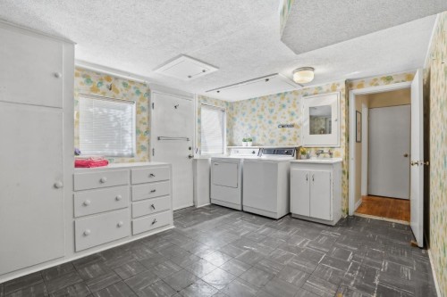 6034 Collingwood Place, Vancouver, BC 