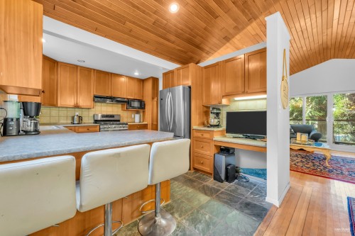 5325 Marine Drive, West Vancouver, BC 