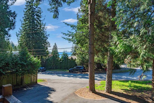 5325 Marine Drive, West Vancouver, BC 