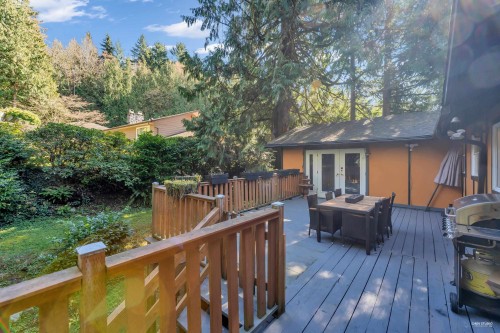 5325 Marine Drive, West Vancouver, BC 