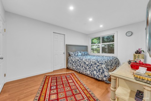 5325 Marine Drive, West Vancouver, BC 