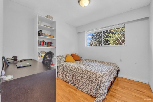 5325 Marine Drive, West Vancouver, BC 