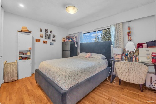 5325 Marine Drive, West Vancouver, BC 