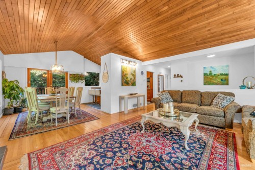 5325 Marine Drive, West Vancouver, BC 