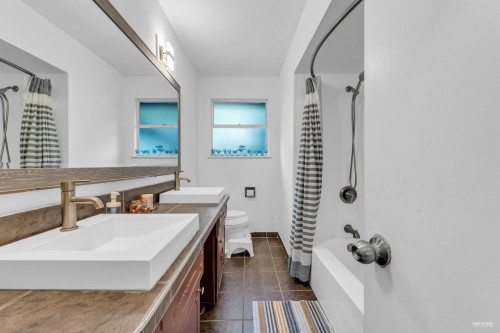 5325 Marine Drive, West Vancouver, BC 