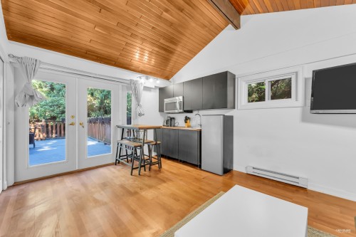 5325 Marine Drive, West Vancouver, BC 