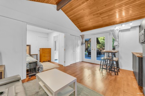 5325 Marine Drive, West Vancouver, BC 