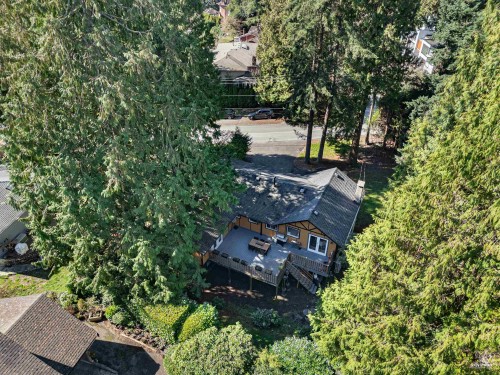 5325 Marine Drive, West Vancouver, BC 