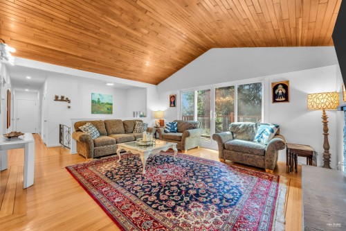 5325 Marine Drive, West Vancouver, BC 