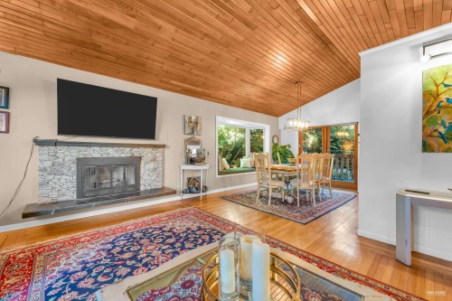 5325 Marine Drive, West Vancouver, BC 