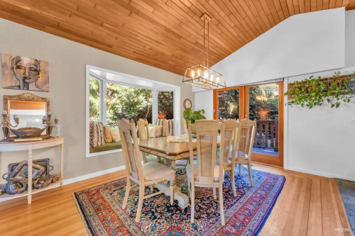 5325 Marine Drive, West Vancouver, BC 