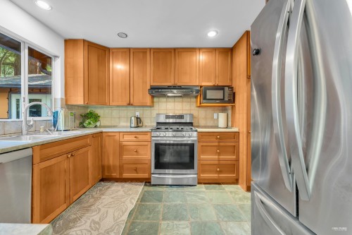 5325 Marine Drive, West Vancouver, BC 