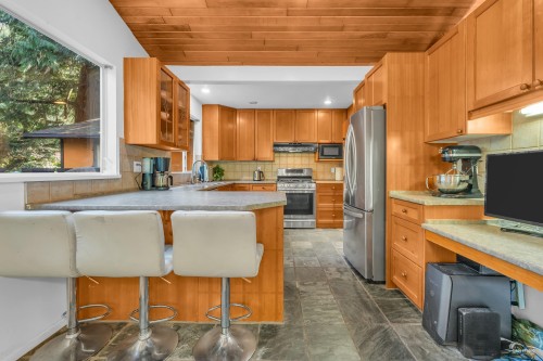 5325 Marine Drive, West Vancouver, BC 