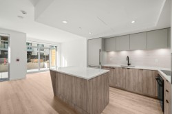 117-755 Harbourside Drive North Vancouver, BC V7P 0G1