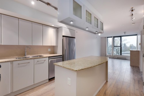 306-683 Victoria Park W North Vancouver, BC V7M 0A2