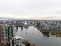 3805-1033 Marinaside Crescent  Vancouver, BC V6Z 3A3