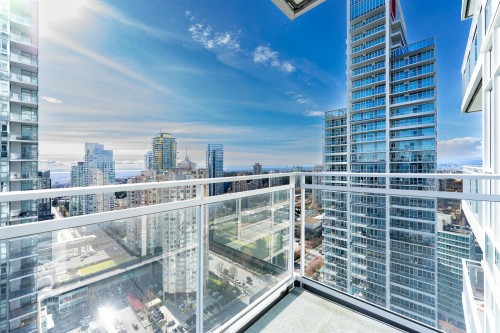 3203-4670 Assembly Way, Burnaby, BC 