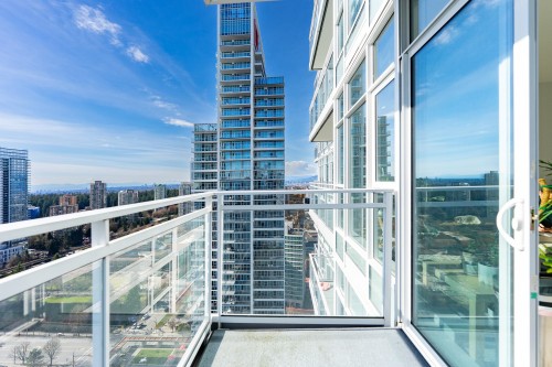 3203-4670 Assembly Way, Burnaby, BC 