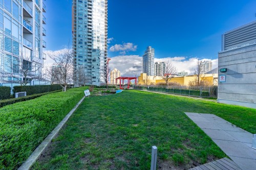 3203-4670 Assembly Way, Burnaby, BC 