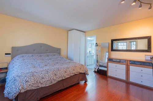 9564 Thomas Drive, Richmond, BC 