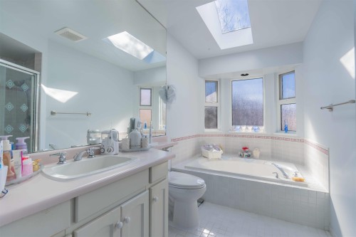 9564 Thomas Drive, Richmond, BC 