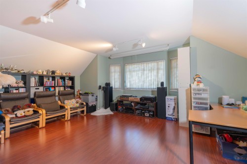 9564 Thomas Drive, Richmond, BC 