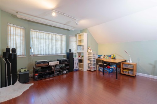 9564 Thomas Drive, Richmond, BC 