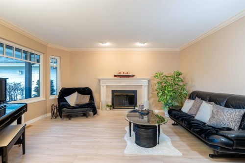 9564 Thomas Drive, Richmond, BC 