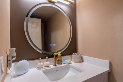 9564 Thomas Drive, Richmond, BC 