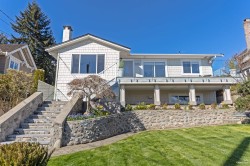 2175 Lawson Avenue  West Vancouver, BC V7V 2E1