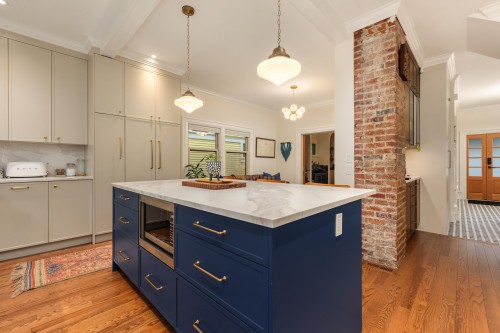 170 10Th Avenue W, Vancouver, BC 