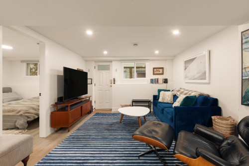 170 10Th Avenue W, Vancouver, BC 