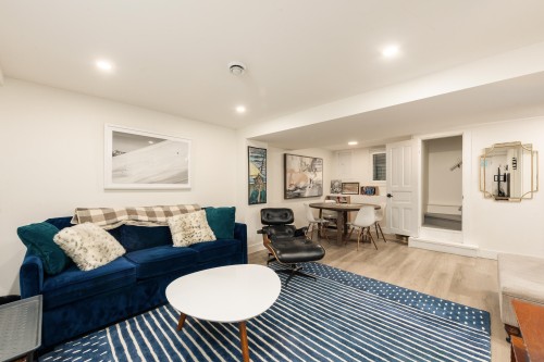 170 10Th Avenue W, Vancouver, BC 