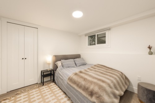 170 10Th Avenue W, Vancouver, BC 