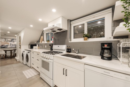 170 10Th Avenue W, Vancouver, BC 