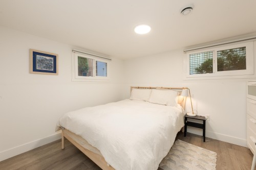 170 10Th Avenue W, Vancouver, BC 