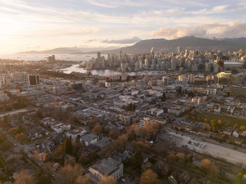 170 10Th Avenue W, Vancouver, BC 