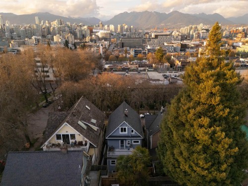 170 10Th Avenue W, Vancouver, BC 