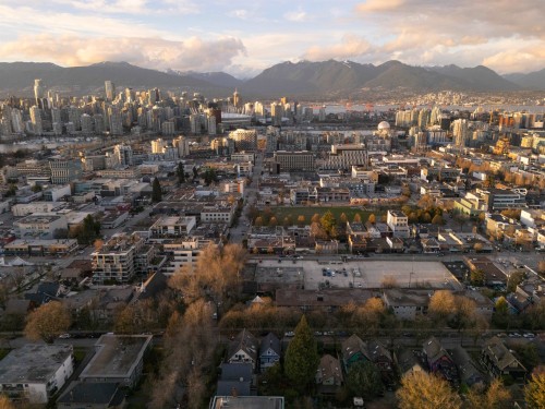 170 10Th Avenue W, Vancouver, BC 