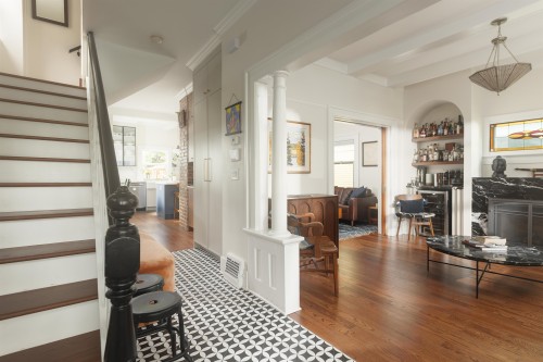 170 10Th Avenue W, Vancouver, BC 