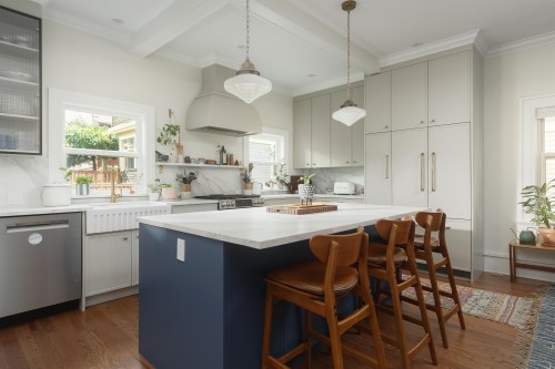 170 10Th Avenue W, Vancouver, BC 