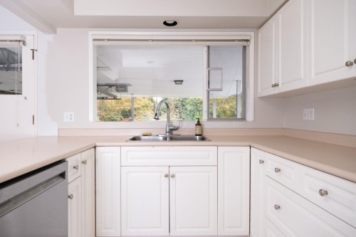 775 Southborough Drive, West Vancouver, BC 