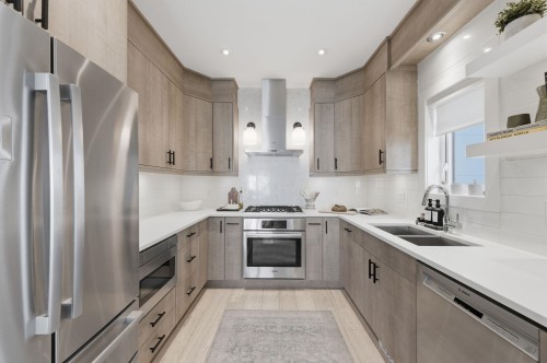 212 18Th Street E, North Vancouver, BC 