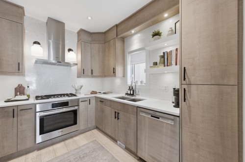 212 18Th Street E, North Vancouver, BC 