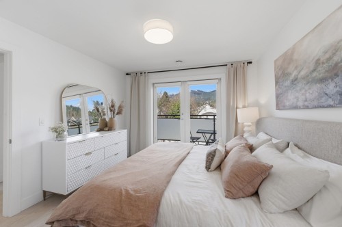 212 18Th Street E, North Vancouver, BC 