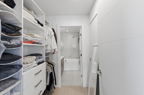 212 18Th Street E, North Vancouver, BC 